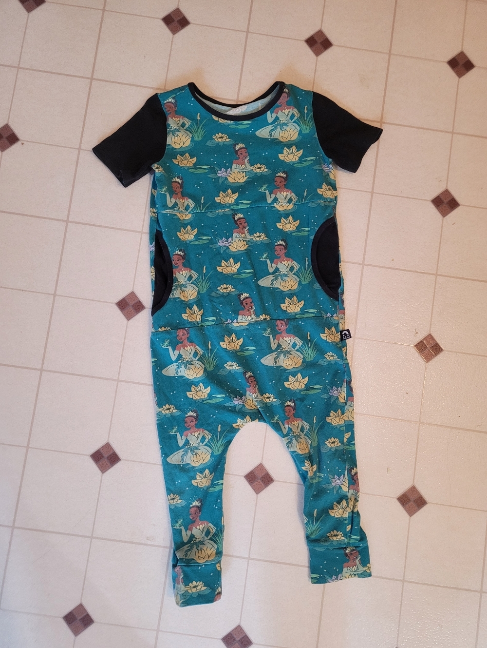 Rags | Disney Princess Tiana Shortie Peek Pocket Romper | Size: 3/4
